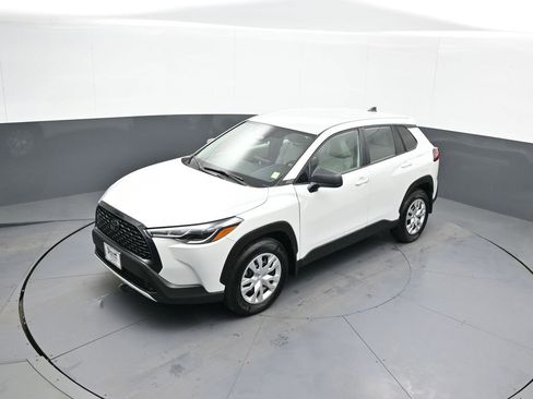 Certified 2024 Toyota Corolla Cross L image 32