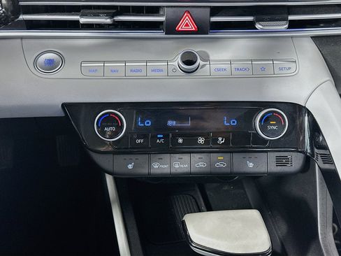 Used 2025 Hyundai Elantra Limited FWD image 24