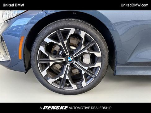 Used 2025 BMW 330i Sedan image 2