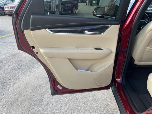 Used 2017 Cadillac XT5 FWD w/ LPO, Wheel Lock Package image 24