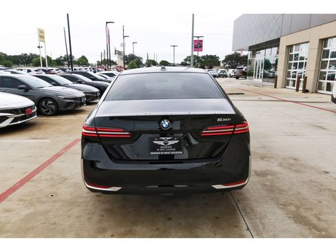 Used 2024 BMW 530i w/ Premium Package RWD image 7