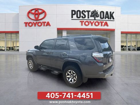 Used 2022 Toyota 4Runner TRD Off-Road AWD/4WD image 3