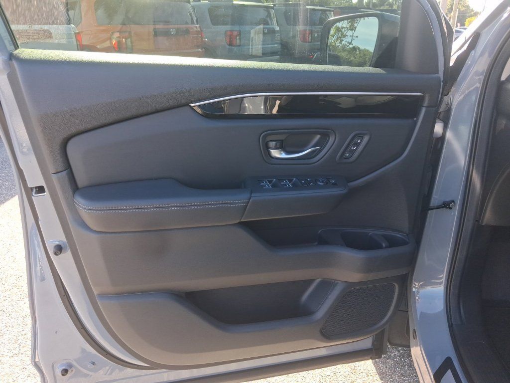 Used 2025 Honda Pilot Touring image 23