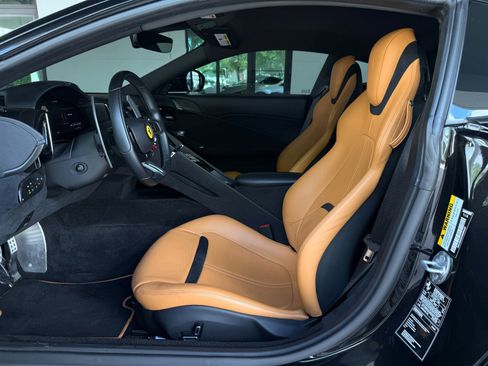 Used 2021 Ferrari Roma RWD image 22