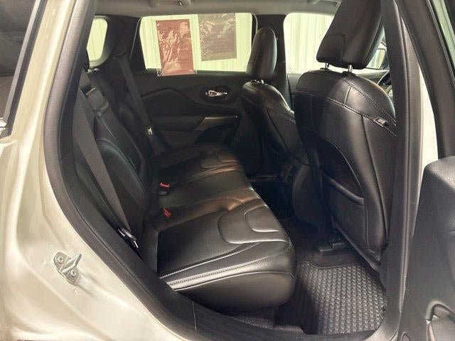 Used 2019 Jeep Cherokee Latitude Plus w/ Cold Weather Group FWD image 25