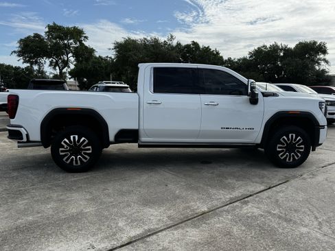 Used 2025 GMC Sierra 2500 Denali Ultimate w/ Max Trailering Package AWD/4WD image 7