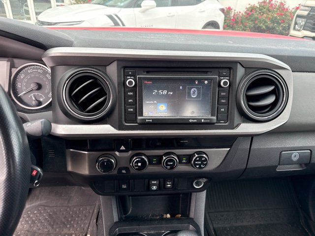 Used 2018 Toyota Tacoma SR5 AWD/4WD image 15