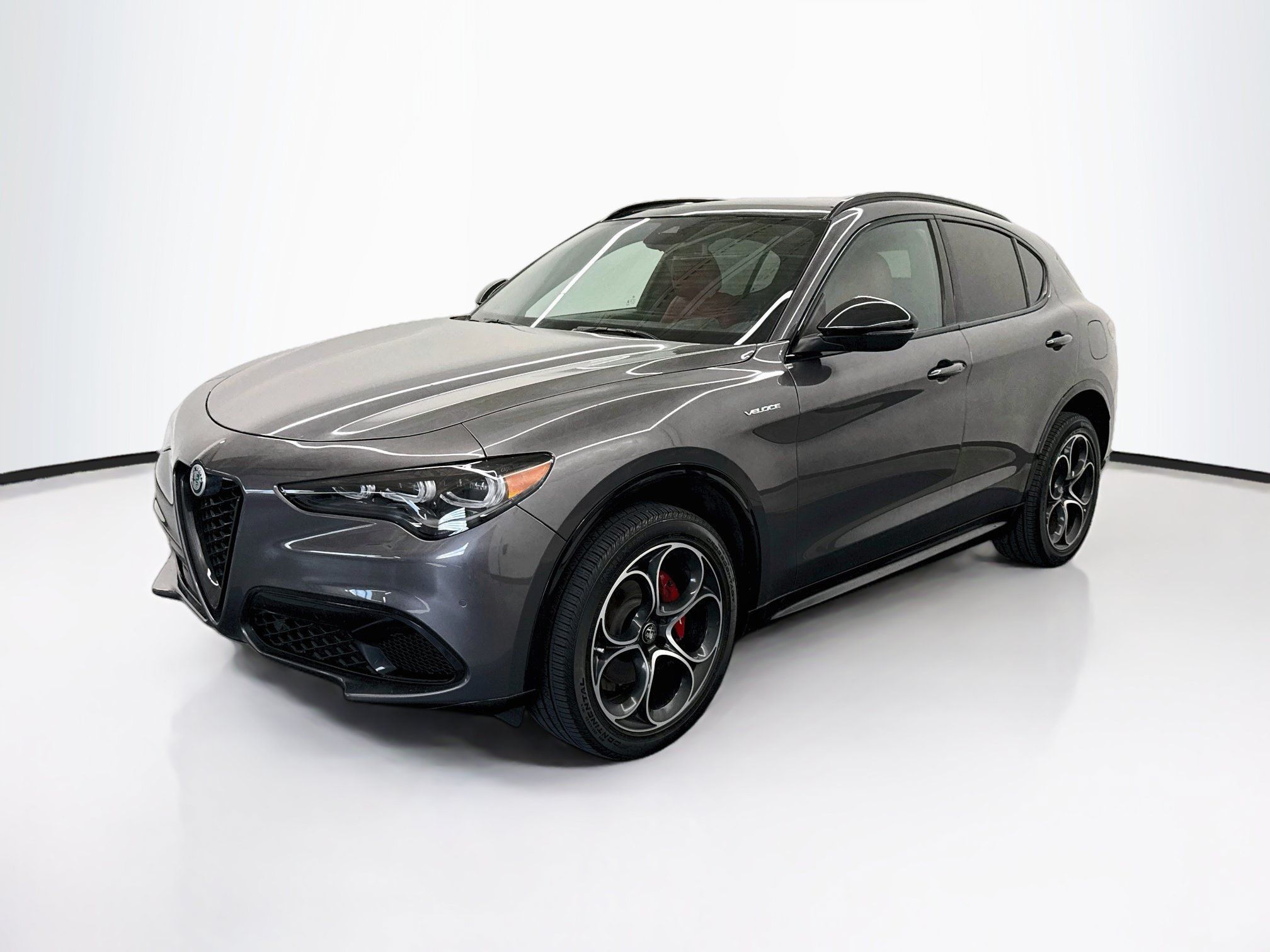Used 2024 Alfa Romeo Stelvio Veloce AWD/4WD image 3
