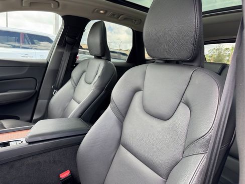 Used 2023 Volvo XC60 B5 Plus image 38