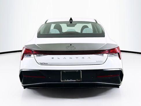 Certified 2024 Hyundai Elantra Limited image 6