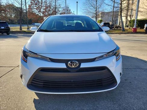 Certified 2025 Toyota Corolla LE image 10
