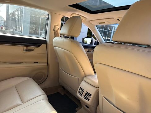 Used 2013 Lexus ES 350 w/ Luxury Pkg FWD image 9