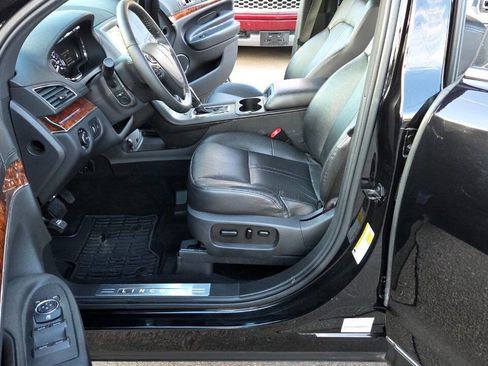 Used 2019 Lincoln MKT AWD image 25