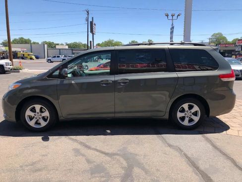 Used 2012 Toyota Sienna LE FWD image 5