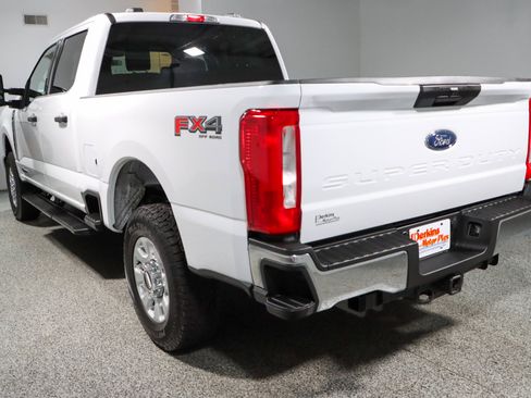 Used 2024 Ford F250 XLT w/ FX4 Off-Road Package AWD/4WD image 9