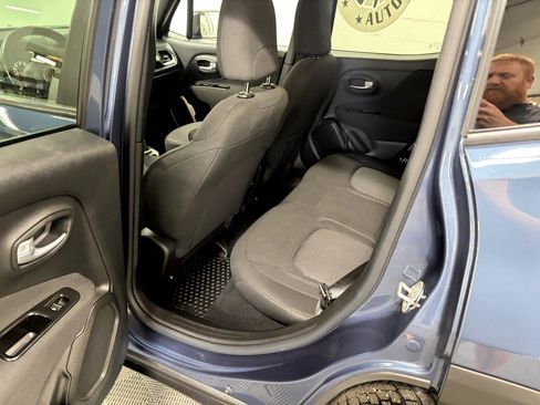 Used 2021 Jeep Renegade Latitude w/ Convenience Group image 18