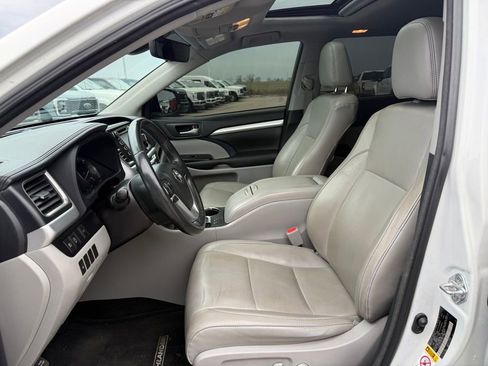 Used 2018 Toyota Highlander XLE image 5