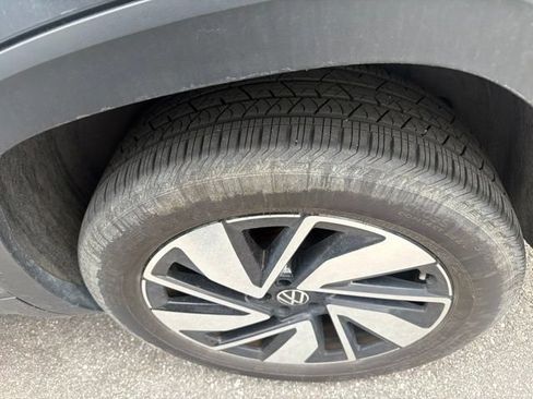 Used 2024 Volkswagen Atlas SE FWD image 9