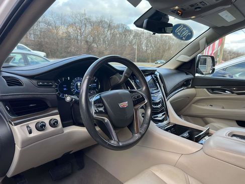 Used 2020 Cadillac Escalade Luxury image 24