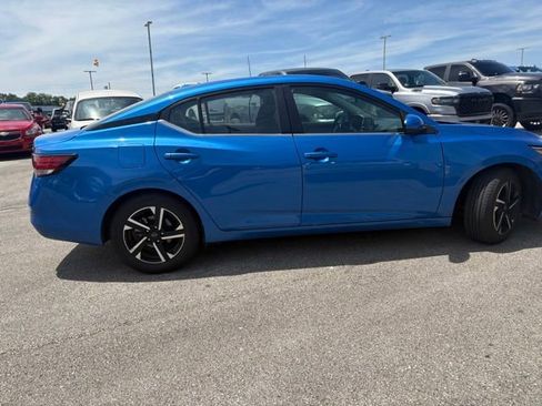 Used 2024 Nissan Sentra SV FWD image 3