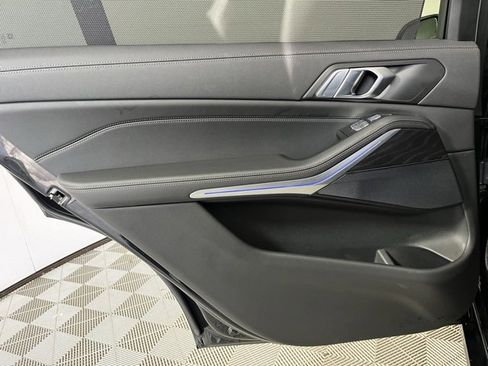 Used 2022 BMW X7 xDrive40i w/ Premium Package image 21