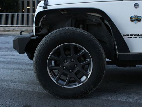 Used 2012 Jeep Wrangler Unlimited Sahara AWD/4WD image 11