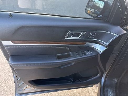 Used 2018 Ford Explorer Limited image 12
