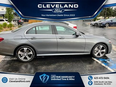 Used 2017 Mercedes-Benz E 300 4MATIC image 1