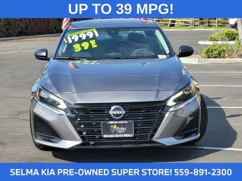 Used 2024 Nissan Altima 2.5 SV image 3