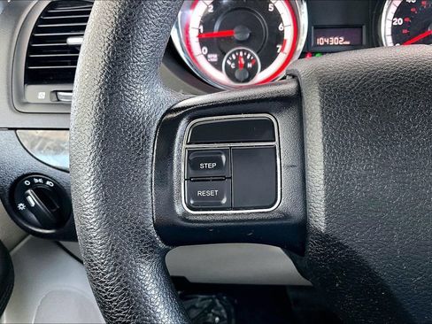 Used 2018 Dodge Grand Caravan SE FWD image 10