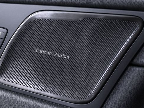 Certified 2024 Volvo XC60 B5 Ultimate w/ Protection Package Premier image 9