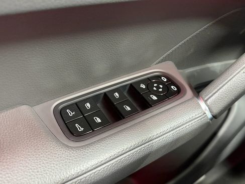 Used 2020 Porsche Cayenne AWD/4WD image 27