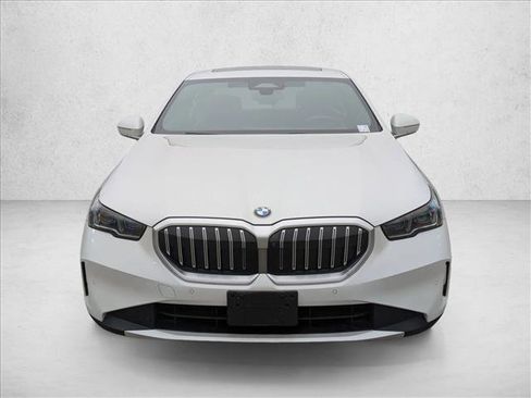 Used 2025 BMW 530i xDrive w/ Premium Package image 2