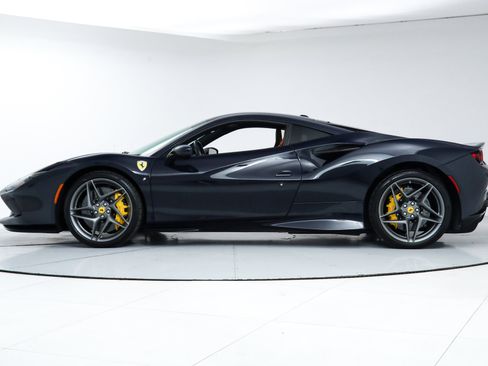 Certified 2022 Ferrari F8 Tributo image 4