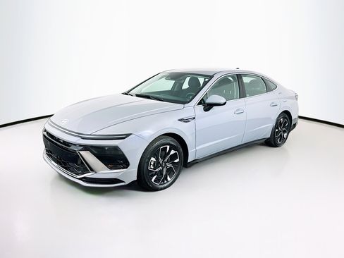 Used 2025 Hyundai Sonata SEL FWD image 3