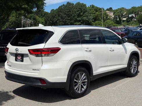 Used 2019 Toyota Highlander XLE AWD/4WD image 10