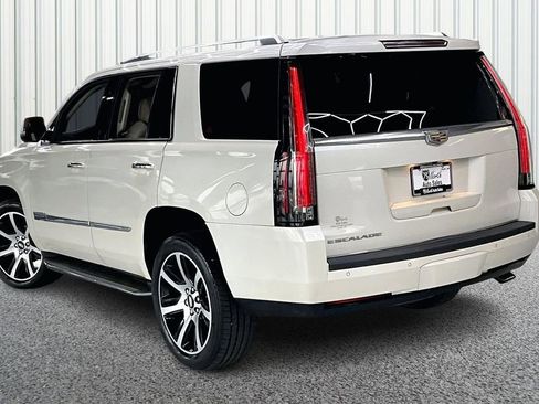 Used 2015 Cadillac Escalade Luxury image 4