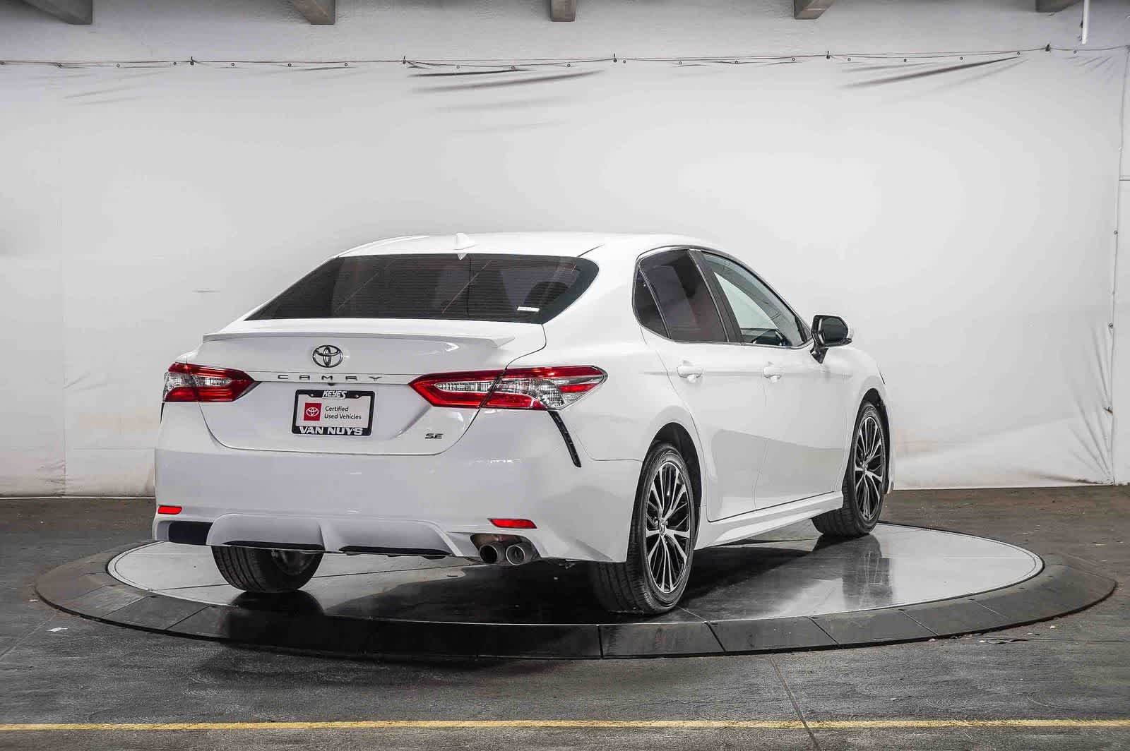 Used 2020 Toyota Camry SE FWD image 5