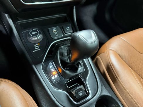 Used 2019 Jeep Cherokee Overland w/ Technology Group image 47