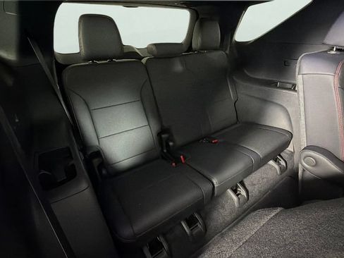 Certified 2024 Chevrolet Traverse RS FWD image 35