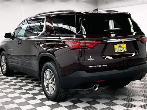 Used 2023 Chevrolet Traverse LT AWD/4WD image 3