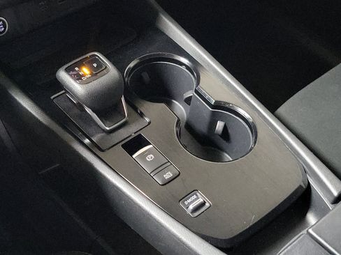 Used 2023 Nissan Rogue S image 31