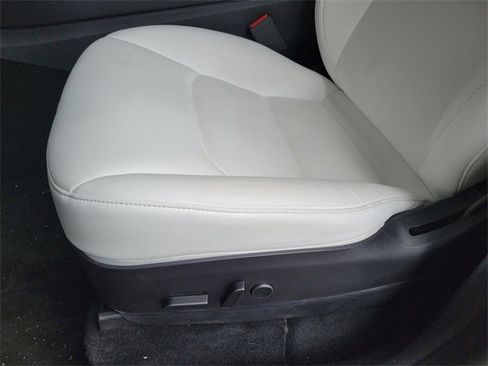 Used 2022 Tesla Model Y Performance image 16