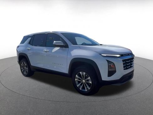 Used 2025 Chevrolet Equinox LT image 2