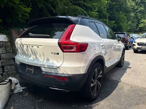 Used 2020 Volvo XC40 T5 R-Design w/ Protection Package AWD/4WD image 2