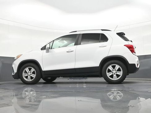 Used 2019 Chevrolet Trax LT w/ LT Convenience Package FWD image 24