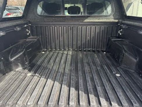 Used 2017 Toyota Tacoma SR5 RWD image 12