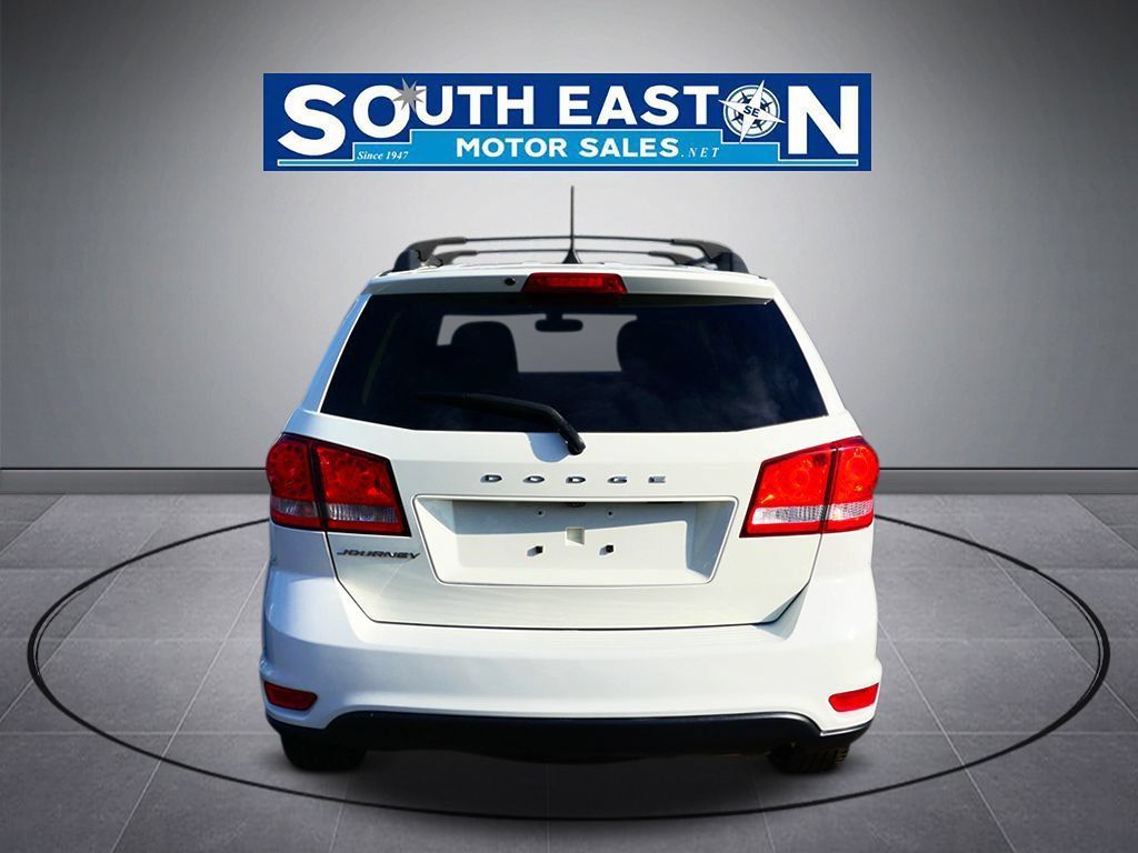 Used 2019 Dodge Journey SE w/ Connectivity Group FWD image 4
