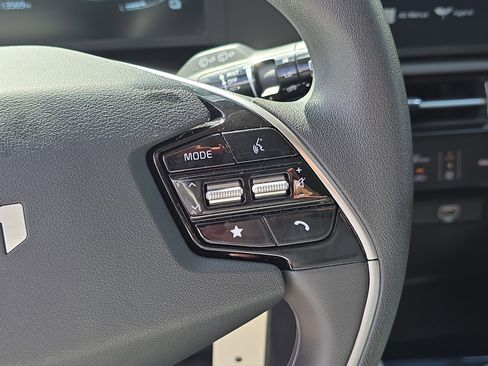 Certified 2025 Kia Niro LX FWD image 30