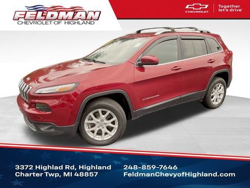 Used 2017 Jeep Cherokee Latitude w/ Cold Weather Group AWD/4WD image 1